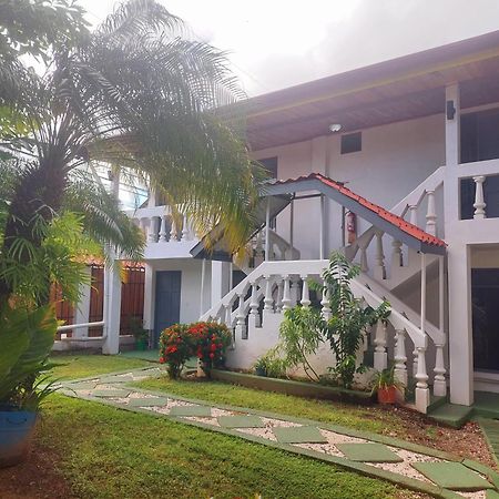 Hospedaje Quepos Buitenkant foto
