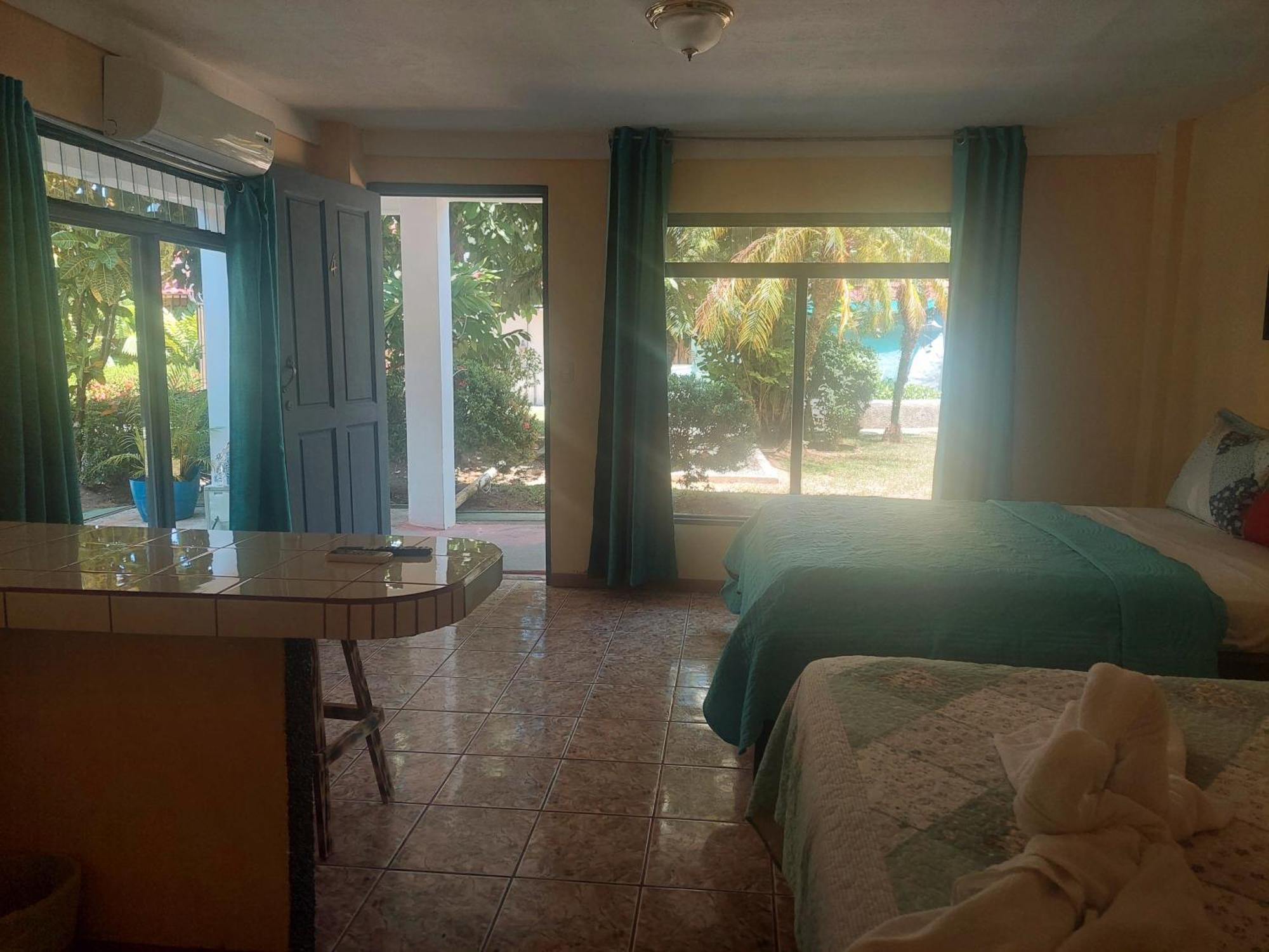 Hospedaje Quepos Buitenkant foto