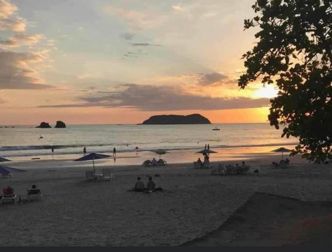 Hospedaje Quepos Buitenkant foto